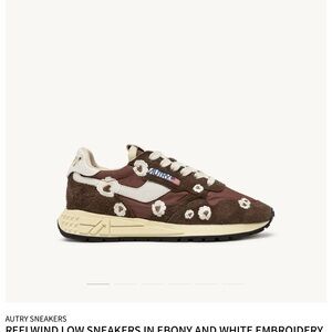 REELWIND LOW SNEAKERS IN EBONY AND WHITE EMBROIDERY